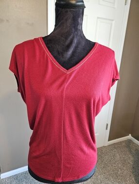 Women’s V-Neck Short Sleeve Top in Red